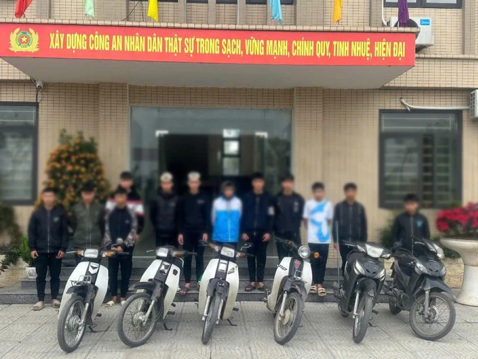 Hai nhóm thanh niên mang hung khí hỗn chiến trên Vành đai 4 ở Hà Nội