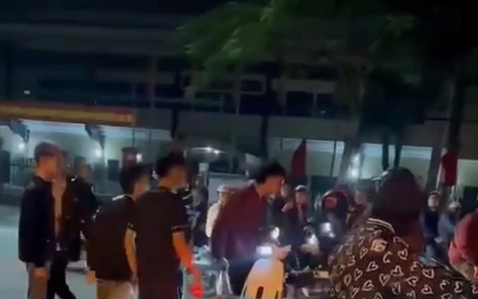 Hai nhóm thanh niên "hỗn chiến" lúc rạng sáng Hai nhóm thanh niên "hỗn chiến" lúc rạng sáng