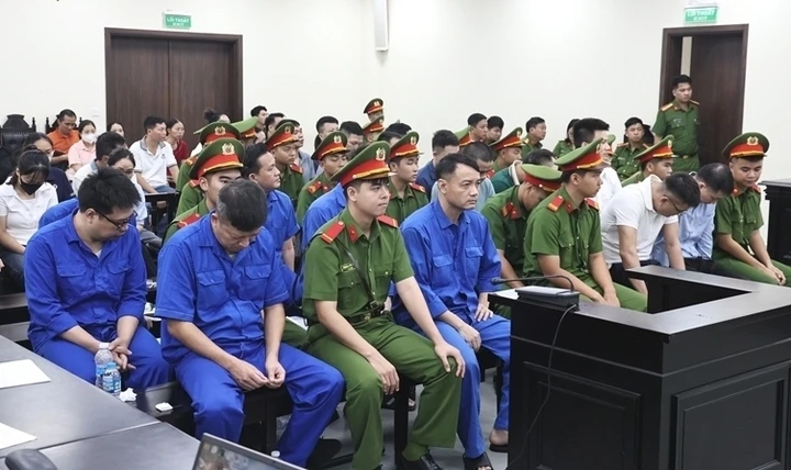 Hai 'ông trùm' sản xuất 187.000 hộp sữa giả bị đề nghị án 30 năm tù Hai 'ông trùm' sản xuất 187.000 hộp sữa giả bị đề nghị án 30 năm tù