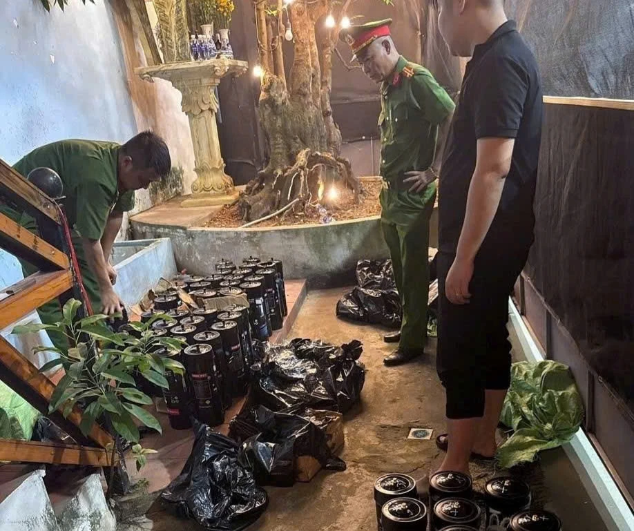 Hải Phòng thu giữ gần 100 bình khí cười tại quán bar Hải Phòng thu giữ gần 100 bình khí cười tại quán bar