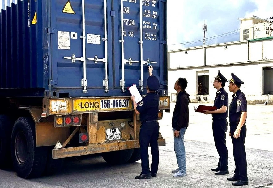 Hải quan phát hiện 3.635 vụ buôn lậu, gian lận thương mại trong 2 tháng cao điểm Hải quan phát hiện 3.635 vụ buôn lậu, gian lận thương mại trong 2 tháng cao điểm