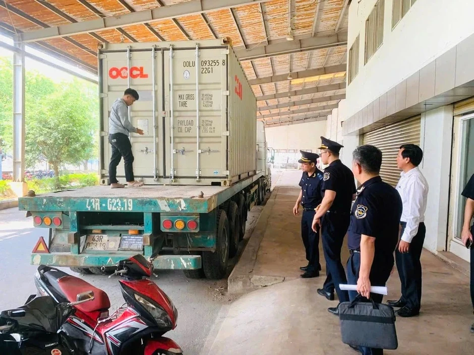 Hải quan phát hiện, tiêu hủy 325.000 bao thuốc lá giả Hải quan phát hiện, tiêu hủy 325.000 bao thuốc lá giả