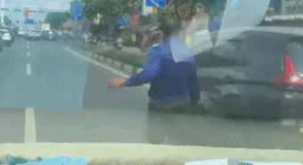Hai tài xế ôtô đuổi đánh nhau sau va chạm ở TP HCM