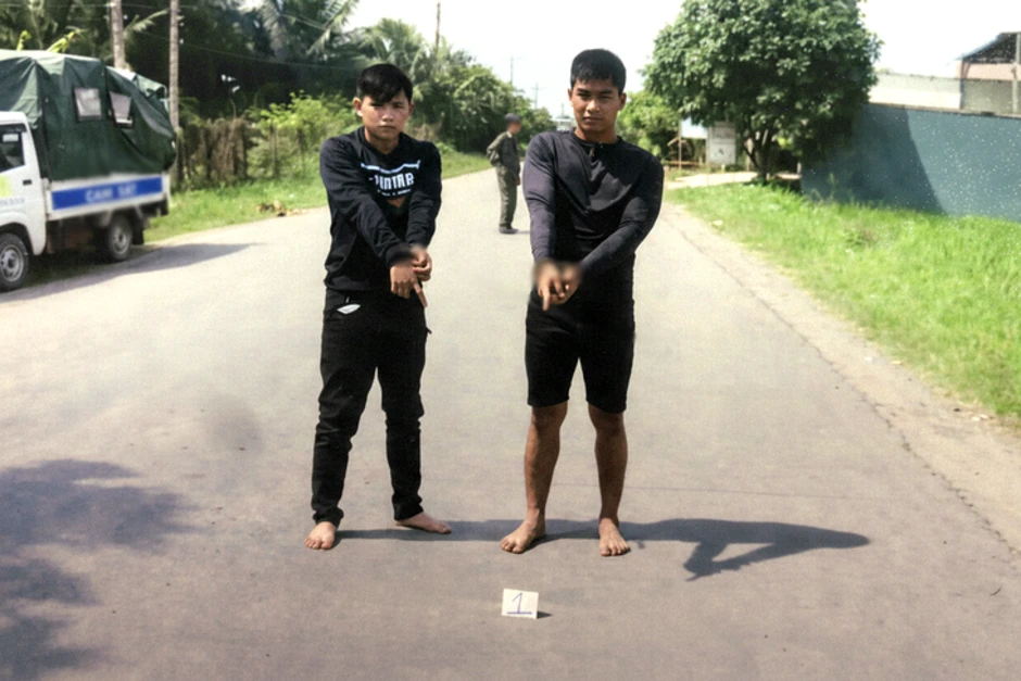 Hai tên cướp giật điện thoại, chạy được 1km thì bị tóm gọn vì xe hư Hai tên cướp giật điện thoại, chạy được 1km thì bị tóm gọn vì xe hư
