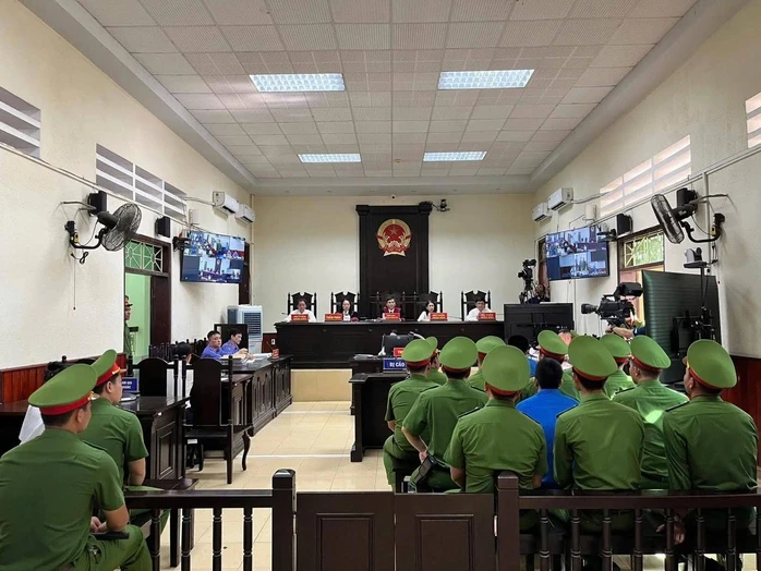 Hai tên cướp ngân hàng táo tợn ở Gia Lai lãnh án 56 năm tù Hai tên cướp ngân hàng táo tợn ở Gia Lai lãnh án 56 năm tù