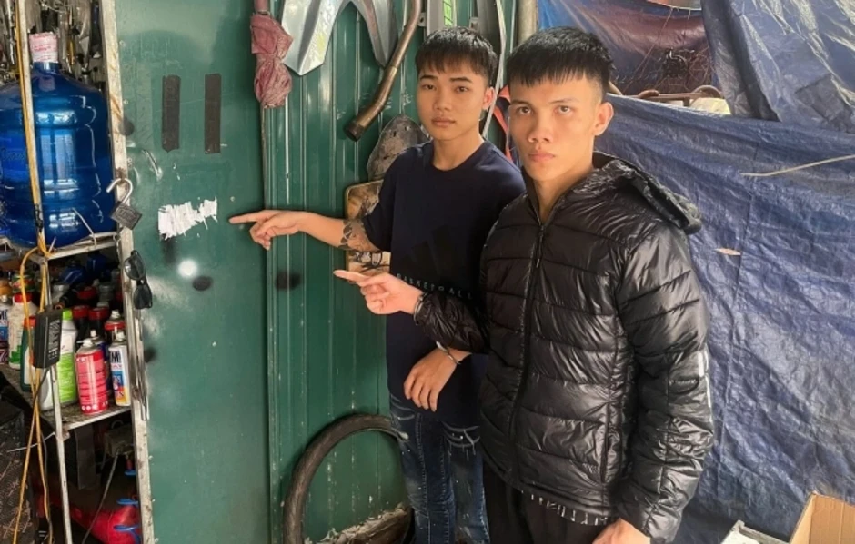 Hai thanh niên dán đè mã QR, lừa tiền 86 người mua hàng