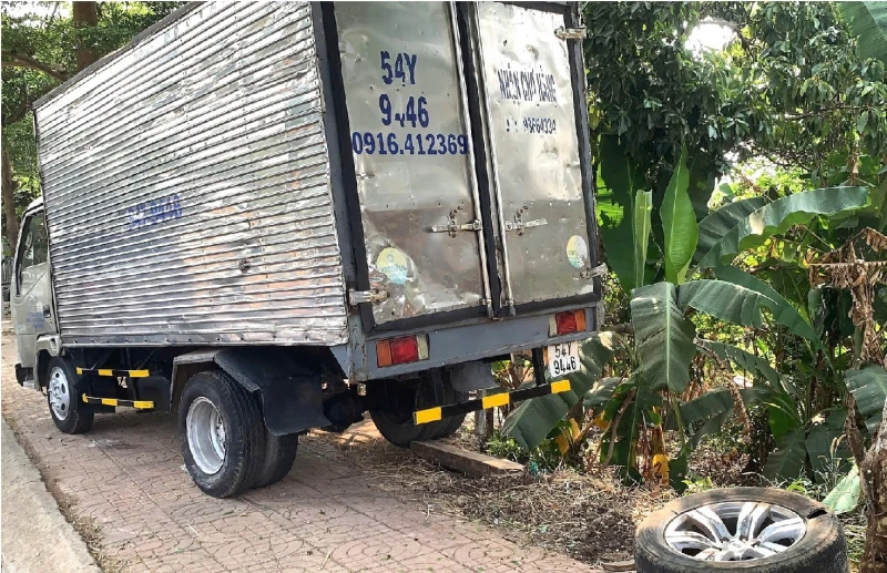 Hai thanh niên rủ nhau đi trộm ô tô dù... không biết lái Hai thanh niên rủ nhau đi trộm ô tô dù... không biết lái