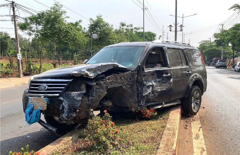 Hai thanh niên rủ nhau đi trộm ô tô dù... không biết lái Hai thanh niên rủ nhau đi trộm ô tô dù... không biết lái