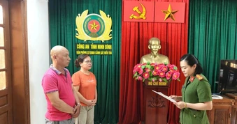 Hai vợ chồng đưa hối lộ cho cán bộ xã để làm khống hồ sơ đất