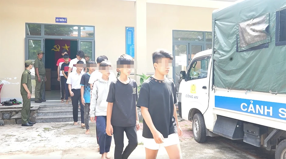 Hàng chục 'quái xế' tụ tập ở biệt thự rồi chạy xe độ chế náo loạn Vũng Tàu