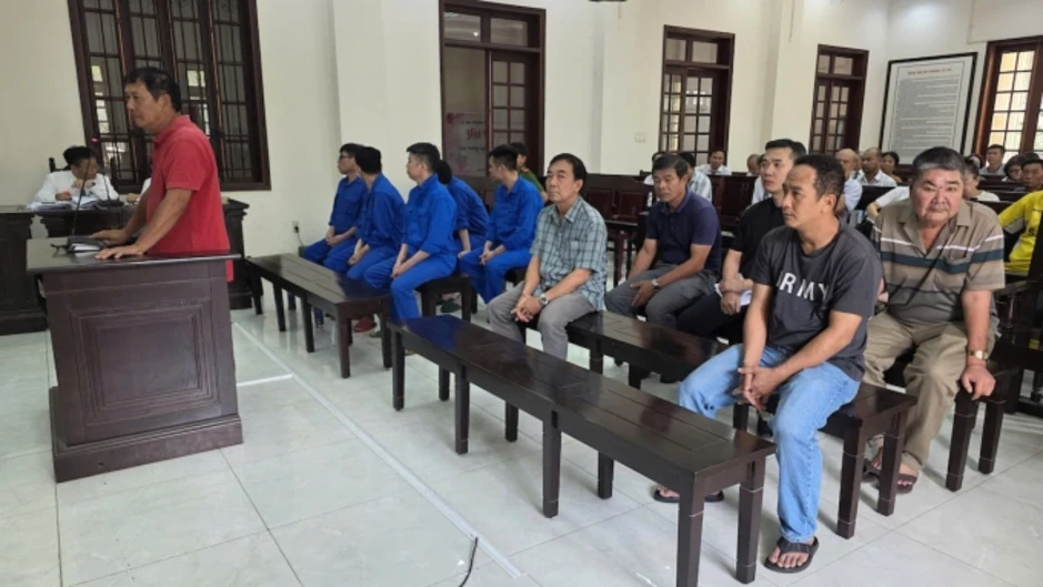 Hàng loạt chủ cây xăng thu lợi tiền tỷ từ đường dây của 2 'trùm' buôn lậu Hàng loạt chủ cây xăng thu lợi tiền tỷ từ đường dây của 2 'trùm' buôn lậu