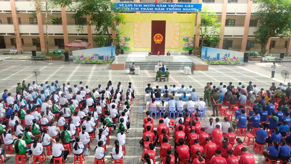 Hàng trăm học sinh theo dõi tòa lưu động xét xử tội phạm ma túy ở TPHCM