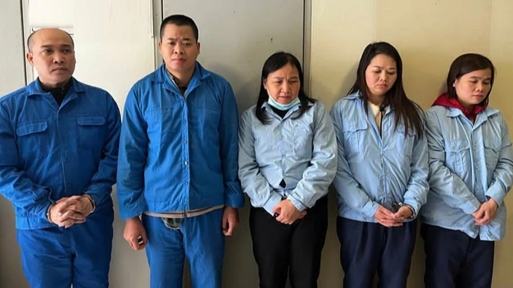 Hàng trăm nhà thuốc 'mua' giấy phép: Biến quy trình cấp phép thành những cuộc mua bán Hàng trăm nhà thuốc 'mua' giấy phép: Biến quy trình cấp phép thành những cuộc mua bán