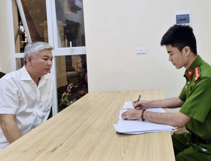 Hành hung người khác vì cho rằng 'đi láo', nam tài xế bị tạm giữ Hành hung người khác vì cho rằng 'đi láo', nam tài xế bị tạm giữ