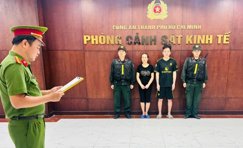 Hành khách đeo 2 kg nữ trang qua sân bay, lộ đường dây buôn lậu vàng Hành khách đeo 2 kg nữ trang qua sân bay, lộ đường dây buôn lậu vàng