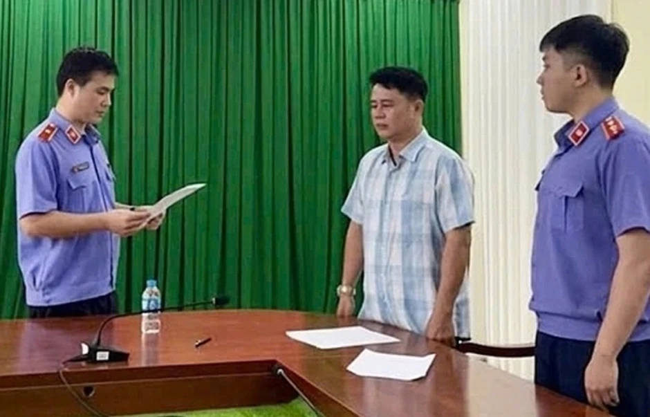 Hành trình 'đảo chiều trách nhiệm' từ tài xế sang nữ sinh tử vong ở Vĩnh Long Hành trình 'đảo chiều trách nhiệm' từ tài xế sang nữ sinh tử vong ở Vĩnh Long