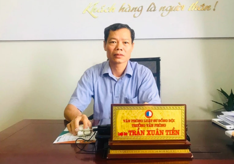 Hầu tòa vì đập kính, cào xước ô tô Mercedes đỗ trước cửa nhà Hầu tòa vì đập kính, cào xước ô tô Mercedes đỗ trước cửa nhà