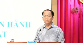Hệ thống văn bản pháp luật hiện còn cồng kềnh, phân tán với nhiều tầng nấc, nhiều hình thức văn bản