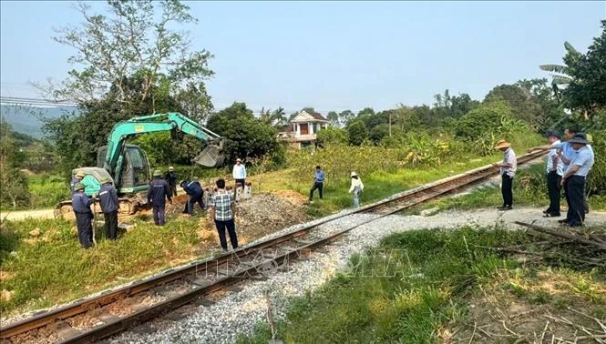 Hiểm họa từ lối đi tự mở trên tuyến đường sắt Hiểm họa từ lối đi tự mở trên tuyến đường sắt