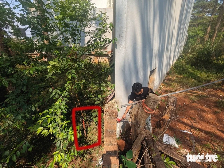 Hồ sơ lô 'đất vàng' bán đấu giá ở Măng Đen rộng 7m, nhưng đo thực tế chưa đầy... 6m Hồ sơ lô 'đất vàng' bán đấu giá ở Măng Đen rộng 7m, nhưng đo thực tế chưa đầy... 6m