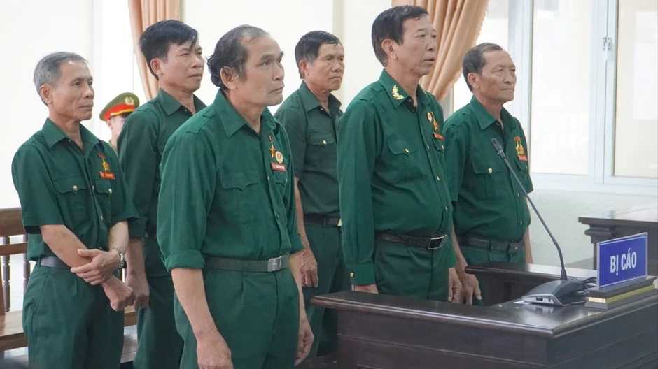 Hoãn phiên tòa vụ 6 cựu chiến binh kêu oan tội hủy hoại rừng Hoãn phiên tòa vụ 6 cựu chiến binh kêu oan tội hủy hoại rừng