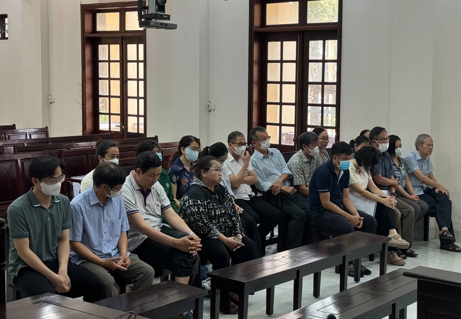 Hoãn phiên tòa xét xử đường dây 'phù phép' bệnh án giám định tâm thần Hoãn phiên tòa xét xử đường dây 'phù phép' bệnh án giám định tâm thần