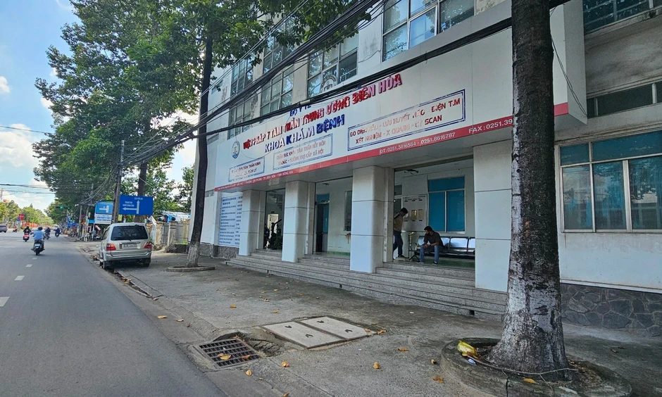 Hoãn phiên tòa xét xử đường dây 'phù phép' bệnh án giám định tâm thần Hoãn phiên tòa xét xử đường dây 'phù phép' bệnh án giám định tâm thần