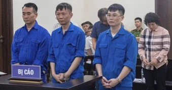 Hoãn phiên xét xử cựu chủ tịch phường ở Hà Nội nhận tiền làm ngơ sai phạm