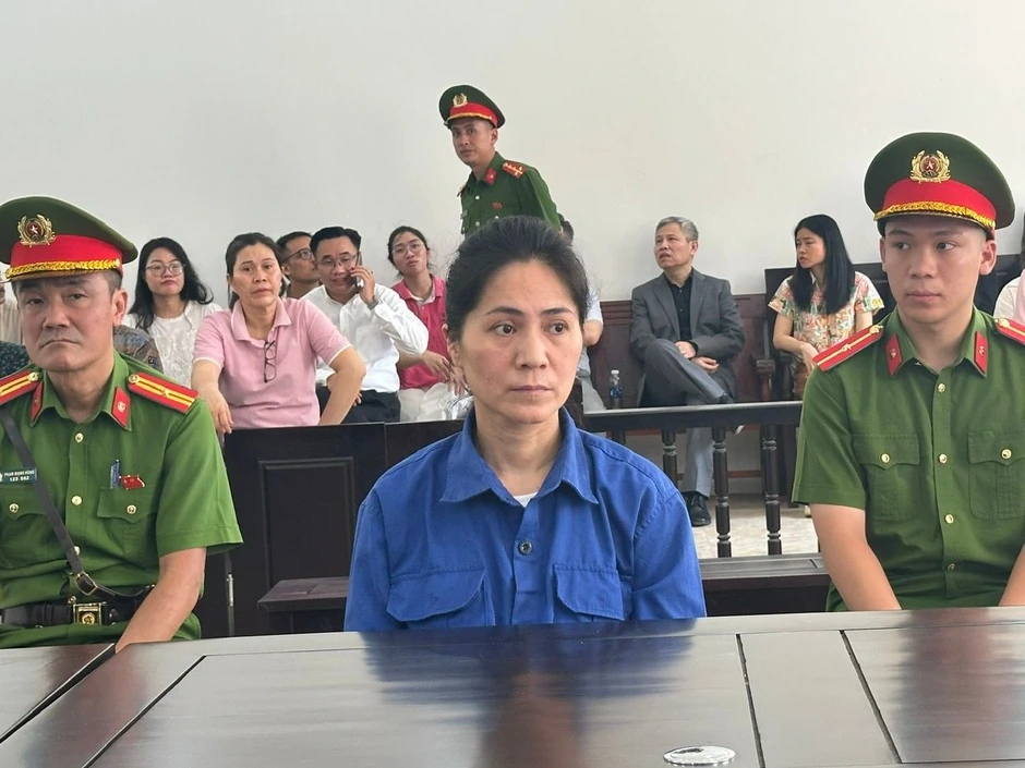 Hoãn phiên xử nữ giám đốc tổ chức chương trình "Về đây bốn cánh chim trời"