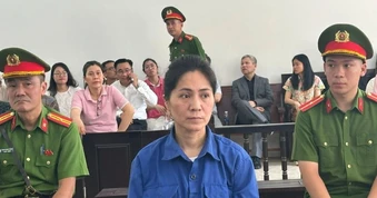 Hoãn phiên xử nữ giám đốc tổ chức chương trình "Về đây bốn cánh chim trời"