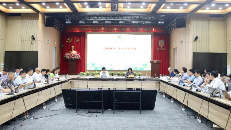 Hoàn thiện khung pháp lý cho hoạt động hàng hải và đường thủy nội địa Hoàn thiện khung pháp lý cho hoạt động hàng hải và đường thủy nội địa