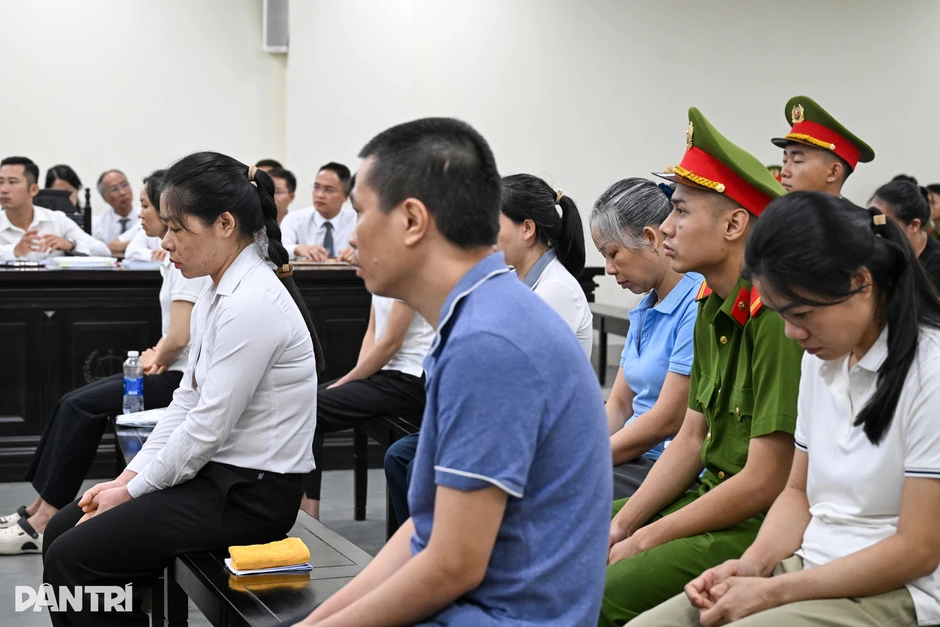 Hoãn xử vụ làm giả 13 triệu sản phẩm sức khỏe vì bị cáo cầm đầu nhập viện Hoãn xử vụ làm giả 13 triệu sản phẩm sức khỏe vì bị cáo cầm đầu nhập viện
