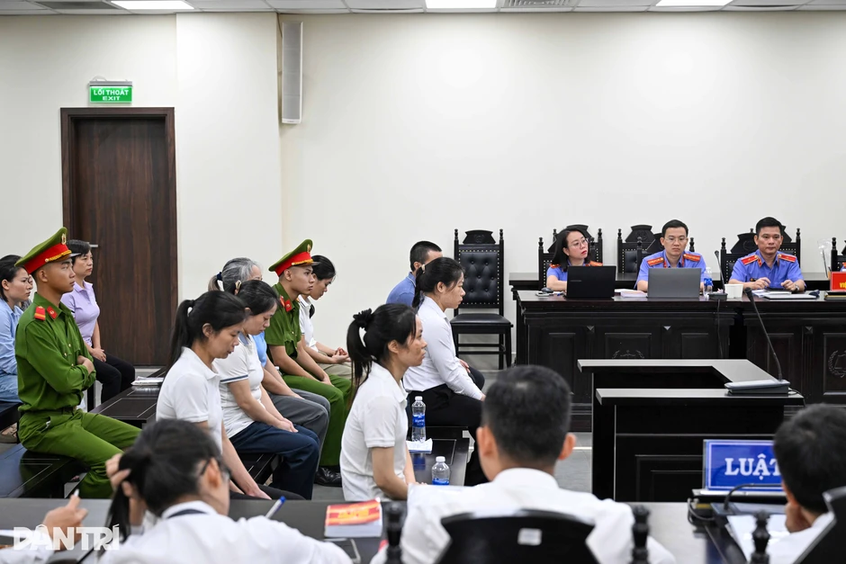 Hoãn xử vụ làm giả 13 triệu sản phẩm sức khỏe vì bị cáo cầm đầu nhập viện Hoãn xử vụ làm giả 13 triệu sản phẩm sức khỏe vì bị cáo cầm đầu nhập viện