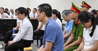 Hoãn xử vụ làm giả 13 triệu sản phẩm sức khỏe vì bị cáo cầm đầu nhập viện