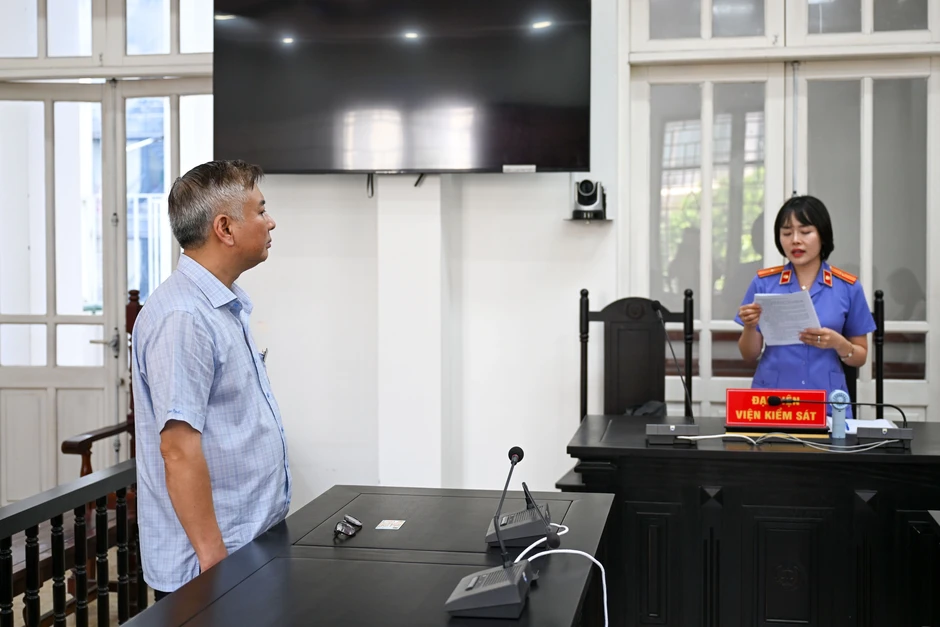 Hối hận muộn màng của người đàn ông đi Mercedes đấm tài xế taxi ở Hà Nội Hối hận muộn màng của người đàn ông đi Mercedes đấm tài xế taxi ở Hà Nội