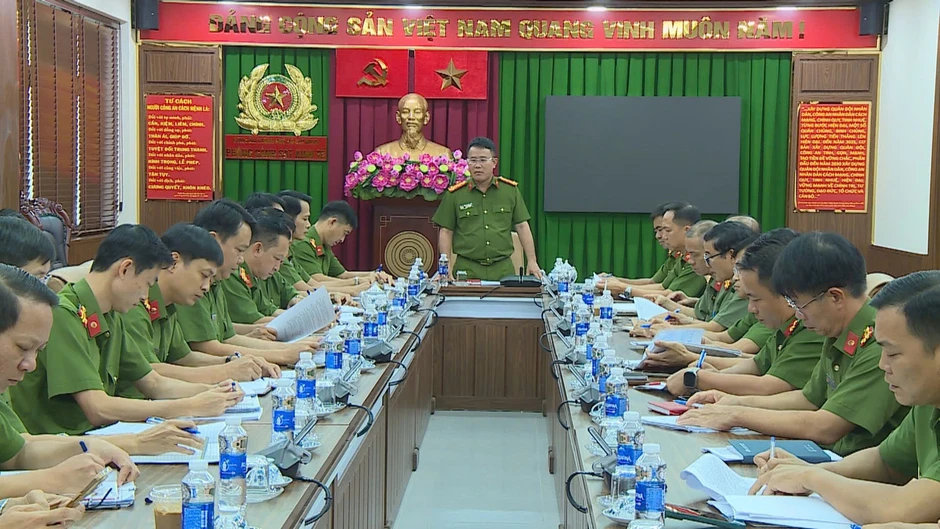 Hơn 250 cảnh sát đồng loạt khám xét 5 doanh nghiệp quan trắc môi trường