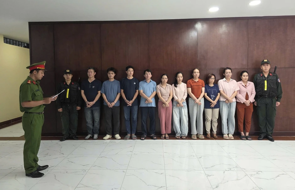 Hơn 250 cảnh sát đồng loạt khám xét 5 doanh nghiệp quan trắc môi trường