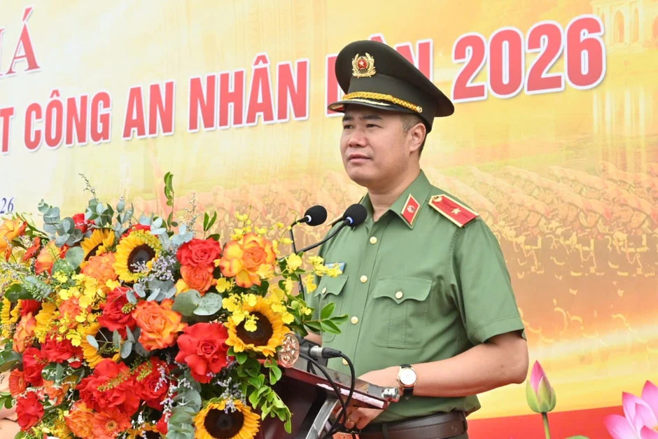 Hơn 3.000 cán bộ, chiến sĩ Công an Hà Nội tham gia tập huấn điều lệnh, quân sự, võ thuật Hơn 3.000 cán bộ, chiến sĩ Công an Hà Nội tham gia tập huấn điều lệnh, quân sự, võ thuật