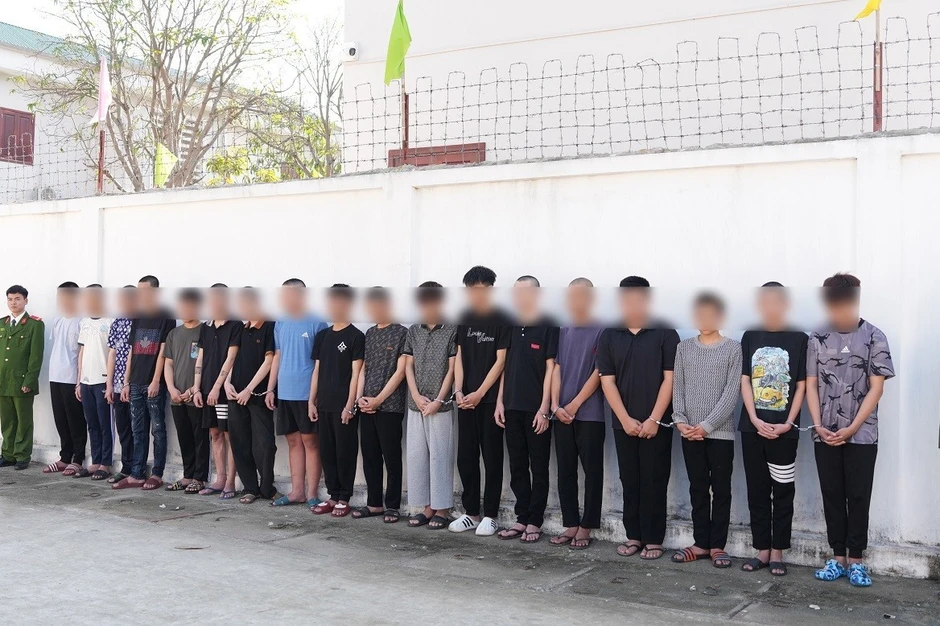Hơn 500 cán bộ, chiến sĩ Công an Nghệ An ra quân trấn áp 'boy phố' Hơn 500 cán bộ, chiến sĩ Công an Nghệ An ra quân trấn áp 'boy phố'