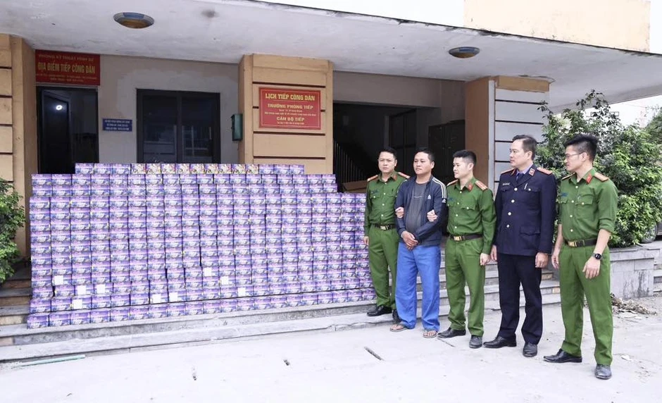 Hơn 7 tạ pháo hoa nổ "ẩn mình" dưới 60 tấn sắn khô Hơn 7 tạ pháo hoa nổ "ẩn mình" dưới 60 tấn sắn khô