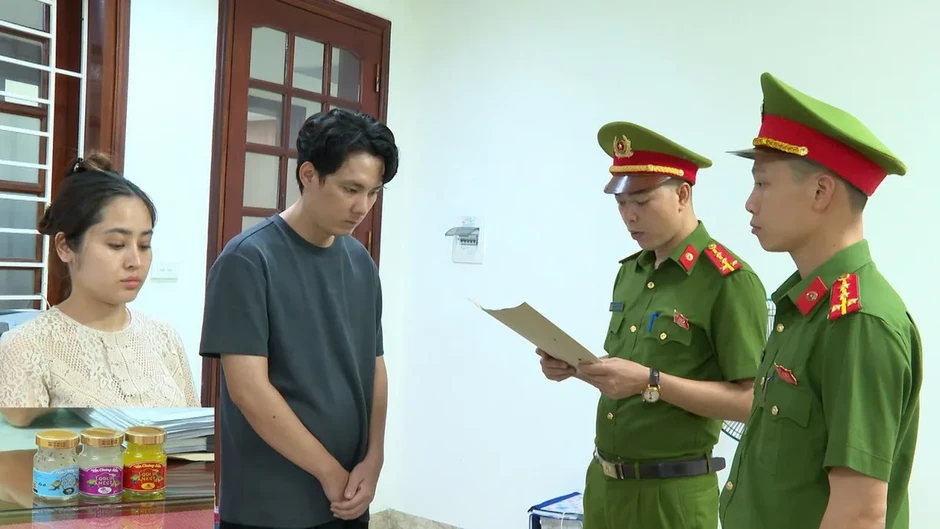 Hơn 70.000 hũ yến chưng sẵn được làm giả như thế nào? Hơn 70.000 hũ yến chưng sẵn được làm giả như thế nào?