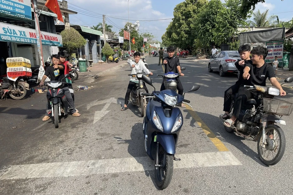 Hỗn chiến sau đá bóng, 9 người ở TPHCM bị khởi tố Hỗn chiến sau đá bóng, 9 người ở TPHCM bị khởi tố