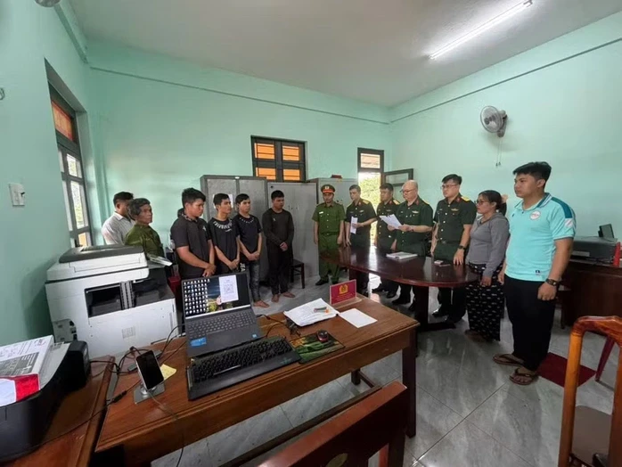 Hỗn chiến trong lô cao su ở Gia Lai, 4 đối tượng bị khởi tố tội giết người Hỗn chiến trong lô cao su ở Gia Lai, 4 đối tượng bị khởi tố tội giết người
