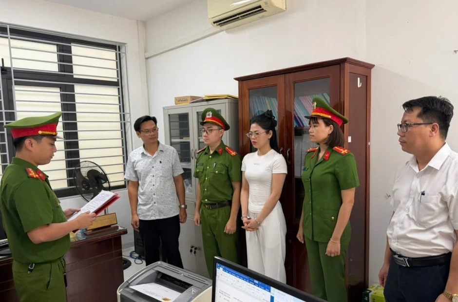 Hot girl 9X lừa tiền hùn vốn của nhiều người quen Hot girl 9X lừa tiền hùn vốn của nhiều người quen