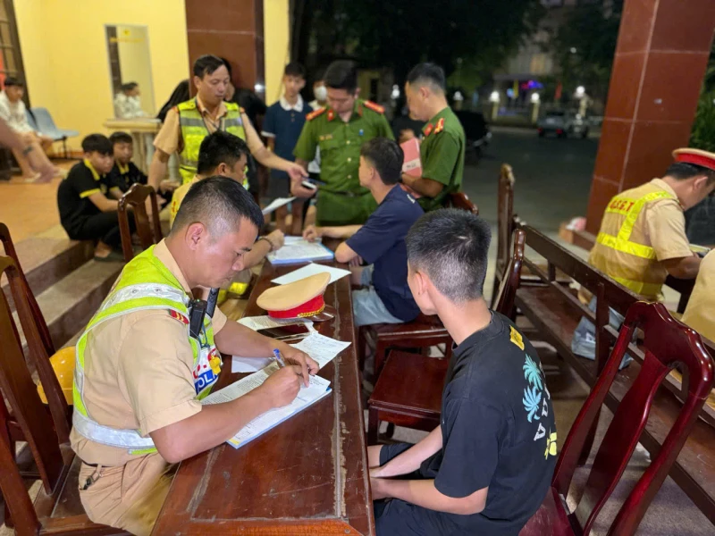 Huế phát hiện nhiều nhóm đối tượng lạng lách, đánh võng trên đường phố Huế phát hiện nhiều nhóm đối tượng lạng lách, đánh võng trên đường phố