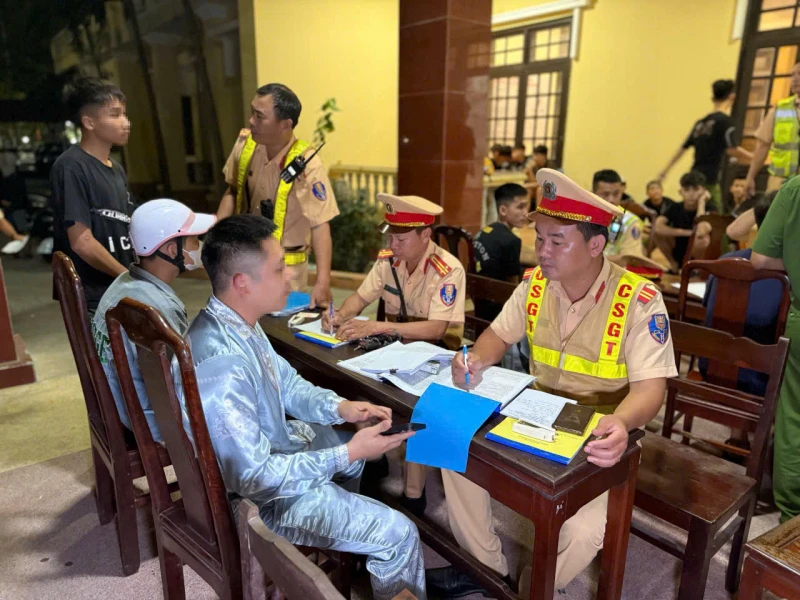 Huế phát hiện nhiều nhóm đối tượng lạng lách, đánh võng trên đường phố Huế phát hiện nhiều nhóm đối tượng lạng lách, đánh võng trên đường phố