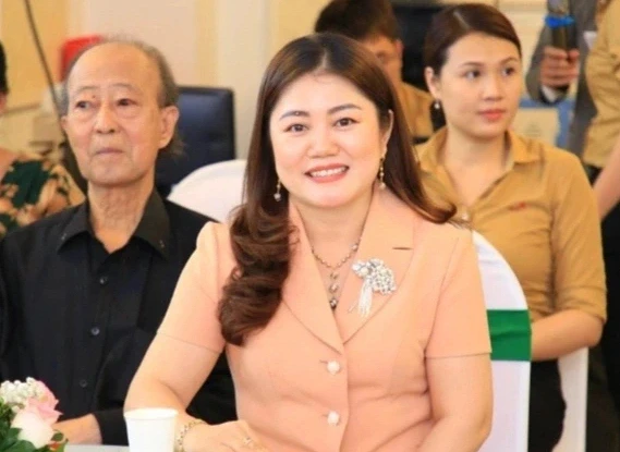 Huy động nghìn tỷ đồng trồng sâm, nữ doanh nhân dùng mua xe và bất động sản Huy động nghìn tỷ đồng trồng sâm, nữ doanh nhân dùng mua xe và bất động sản