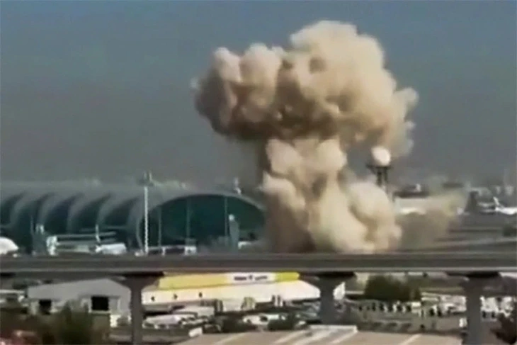 Iran tuyên bố tấn công căn cứ của Mỹ tại Bahrain; Ông Trump dọa 'đánh rất mạnh' Iran tuyên bố tấn công căn cứ của Mỹ tại Bahrain; Ông Trump dọa 'đánh rất mạnh'