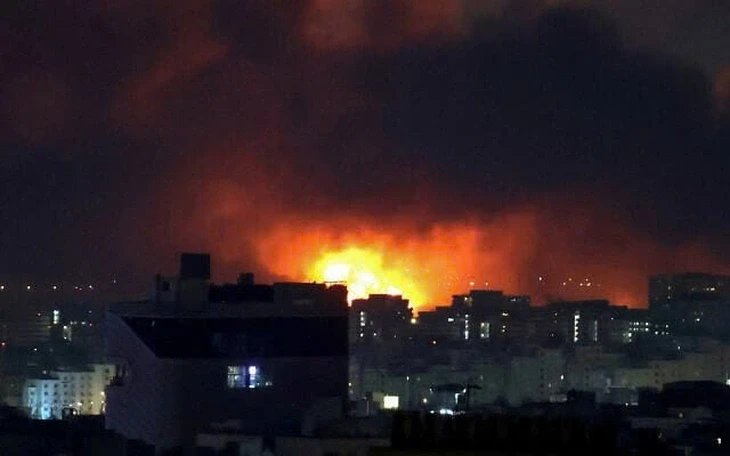 Iran tuyên bố tấn công căn cứ của Mỹ tại Bahrain; Ông Trump dọa 'đánh rất mạnh' Iran tuyên bố tấn công căn cứ của Mỹ tại Bahrain; Ông Trump dọa 'đánh rất mạnh'
