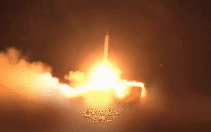 Iran tuyên bố tấn công căn cứ của Mỹ tại Bahrain; Ông Trump dọa 'đánh rất mạnh' Iran tuyên bố tấn công căn cứ của Mỹ tại Bahrain; Ông Trump dọa 'đánh rất mạnh'